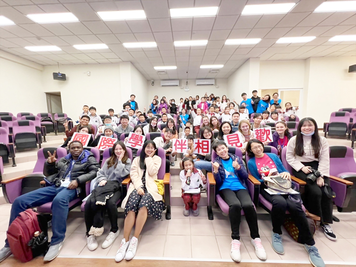中正國小於日前舉辦了一場由教育部國教署補助、台灣大學主辦的「國際學伴相見歡活動」。
（國際學伴ICL計畫臉書粉絲專頁）