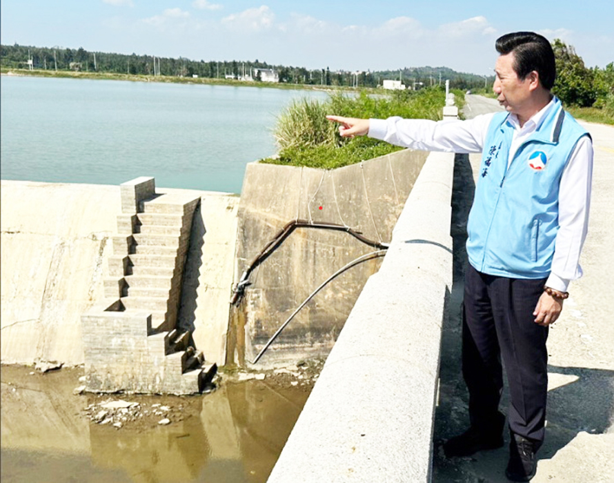 縣長陳福海關心地區湖庫水情及兩岸通水營運狀況，指示水廠穩定供水，讓民眾安心。（縣府提供）