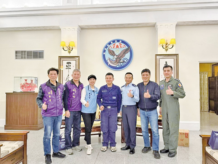 南區辦事處楊美雪主任與屏東金門同鄉會拜訪致謝屏東空軍第六聯隊