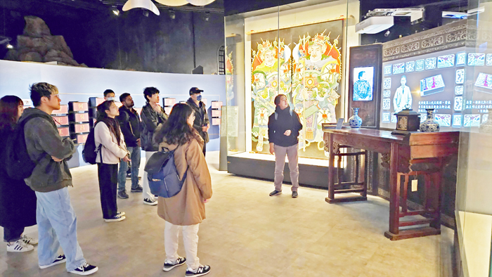 金門歷史民俗博物館第一展覽館在國立臺灣師範大學USR計畫的支持下，將展示內容翻譯，並錄製6國語音導覽。（國立臺灣師範大學USR計畫團隊提供）