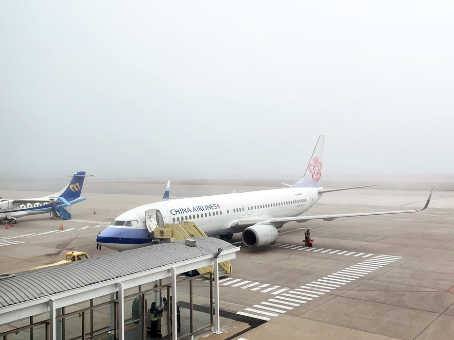 受到濃霧影響，尚義機場昨日取消台金航線23班。（高凡淳攝）