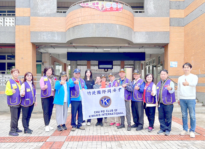 竹北同濟會捐贈烈中學生赴台比賽與交流補助金。（烈中提供）