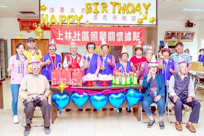 上林社區關懷照顧據點結合昇恆昌基金會舉辦感恩母親節活動。（上林社區提供）