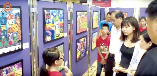 開瑄國小昨日舉辦106級「藝游味境」畢業美展，展出6年級畢業生許多畫作。
（開瑄國小提供）