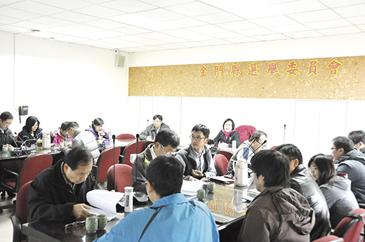金門縣政府106年度赴新加坡考察心得報告建議事項及具體執行方案列管會議昨召開,由參議葉媚媚主持。(李增汪攝)