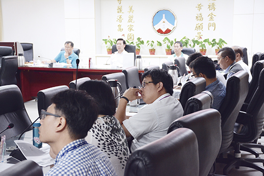 金門縣長陳福海昨主持前瞻計畫「城鎮之心-金門後浦魅力城市營造計畫案」基本設計會議情形。(楊水詠攝)