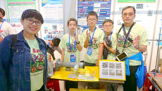 金湖國小科展團隊參加「廈門第34屆青少年科技創新大賽」，兩件作品各獲得「一等獎」與「二等獎」佳績。（金湖國小提供）