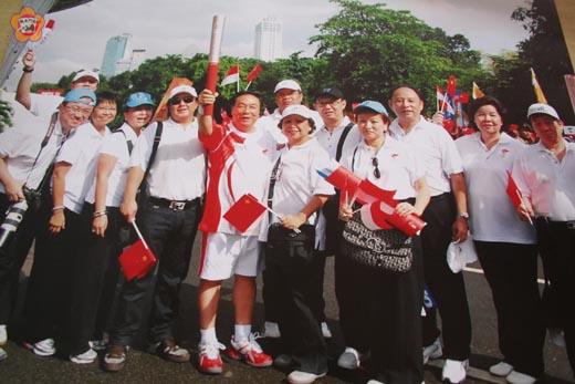 印尼僑領黃進益傳遞奧運聖火