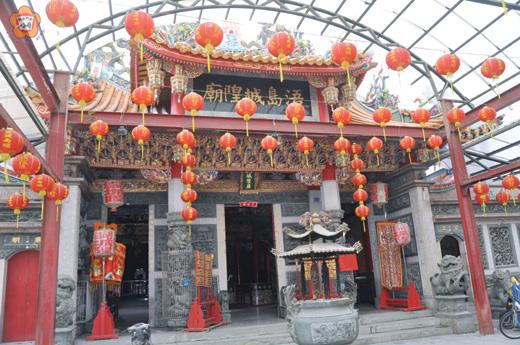   後浦浯島城隍廟有三百三十二年的歷史，香火鼎盛，每年的農曆四月十二舉辦盛大的城隍遶境巡安。（李金鎗攝）