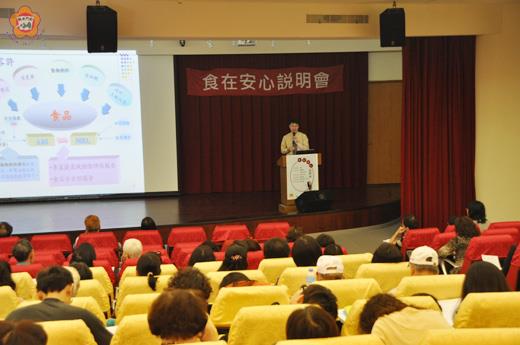   衛生署昨日假金門大學辦理「食在安心說明會」，向金門民眾宣導政府對「食品安全」之政策及努力。（許加泰攝）