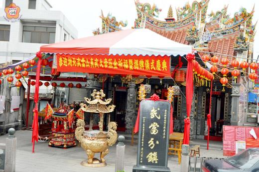 　金城鎮的北鎮廟係嫡「武當分鎮」分香立廟，並獲武當山道教協會贈立「武當分鎮」石牌，為兩岸宗教交流一樁盛事。（楊水詠攝）