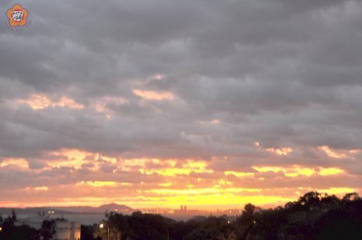 火燒雲天空奇景
李增汪/圖文