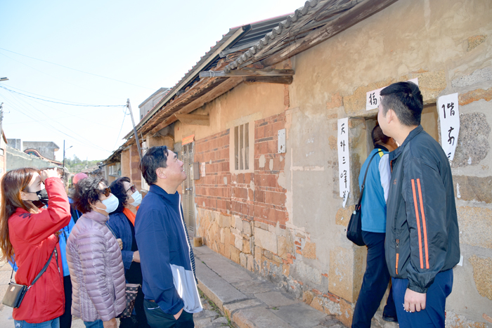 明遺老街，因該處成為觀光熱點，頹屋問題須盡速解決。（詹宗翰攝）