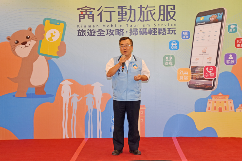 縣府秘書長陳朝金主持記者會。(莊煥寧攝)