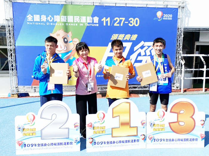 蔡一江1500公尺金牌。(縣府教育處提供)