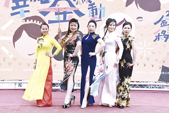 網路票選新住民美女，鄭喬瑩、林鴻琴、許青麗、艾玲、張丹（由左至右）為前五名。（詹宗翰攝）
