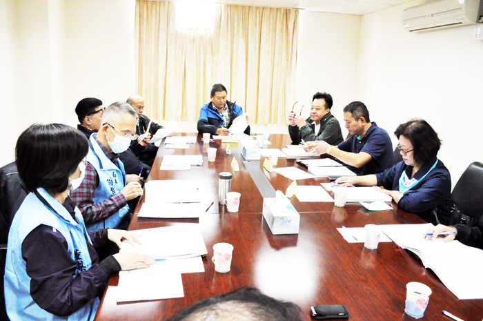 金門縣議會第二審查委員會會議昨舉行，由召集人楊永立（中）主持。（楊水詠攝）