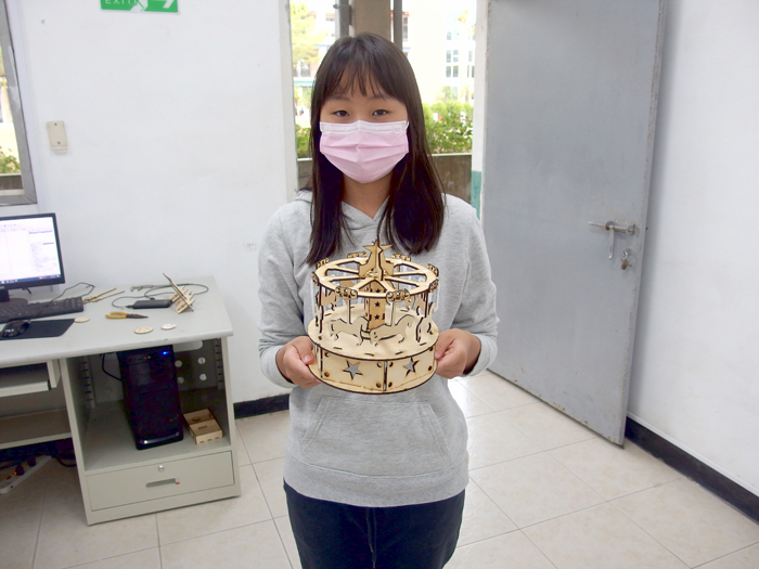 金門農工機械科舉辦「雷射雕刻體驗營」。（金門農工提供）