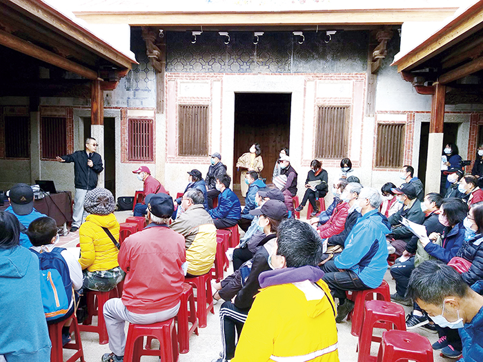 金門縣文化局為配合109年金門縣定古蹟許丕簡古厝修繕完工，昨日上午在后沙許丕簡古厝現場辦理一場「金門縣定古蹟許丕簡古厝修復工程」修復後成果發表會。（金門縣文化局提供）