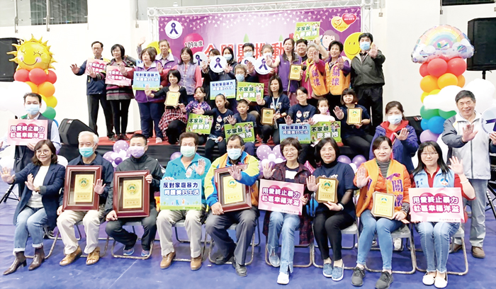 社會處長董燊也代表楊鎮浯縣長感謝各社區投入推展性別暴力社區初級預防工作。（縣府提供）