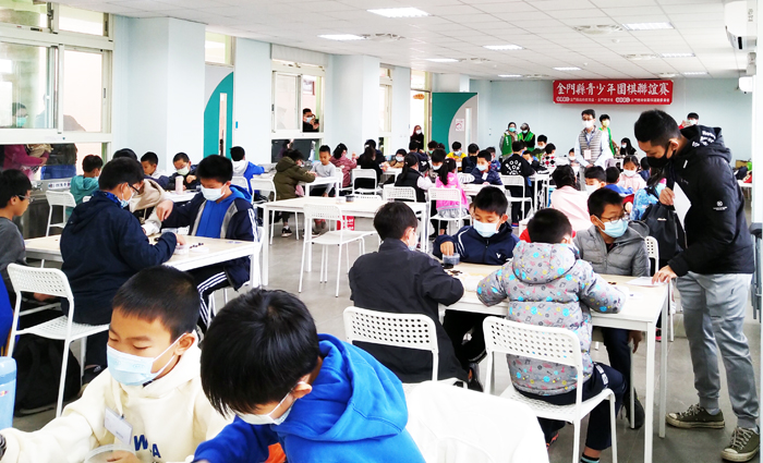 金門體育會圍棋運動委員會辦理「金門縣青少年圍棋聯誼賽」比賽情形。(圍棋運動委員會提供)