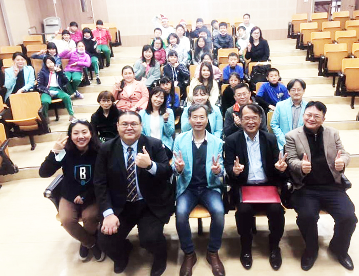 安瀾六年級畢業生，在校長張志猛帶領下赴台畢業遊學。（安瀾國小提供）