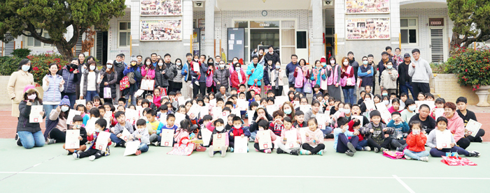 西口國小舉行109學年冬季越野賽更結合了健康促進、交通安全、本土語言及特教體驗等主題，為活動增添趣味性。（西口國小提供）