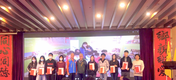 台中市金門同鄉會召開第16屆第2次會員代表大會，會中同時舉辦年度敬老及會員子女獎學金表揚活動。（王宏男提供）