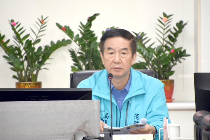消防局長翁宗堯(右上圖)昨主持金門縣政府109年度公共安全督導會報。
(翁維智攝)