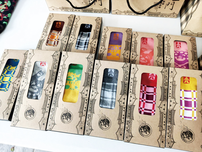 呂厝社區目前將把花帔屋改造成襪子專賣店，進一步發展為觀光工廠，整合北海岸風光，發展零污染的觀光產業。（陳麗妤攝）