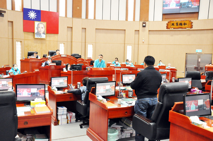 金門縣議會議長洪允典昨主持議會第七屆第十二次臨時會最後一天議程。（楊水詠攝）