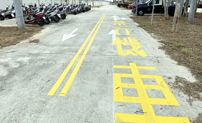 縣警局在綜合勤務大樓旁車輛保管場之空間，建置完成交通工程情境場地，歡迎地區各級學校前往觀摩或作教學使用。（縣警局交通隊提供）