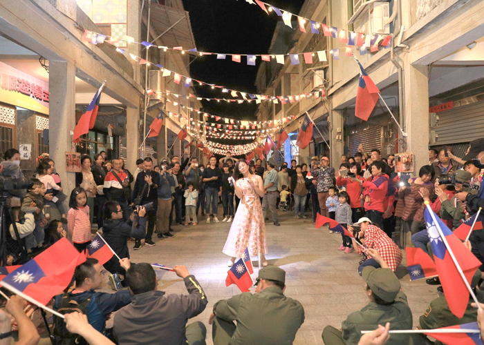 陳聖文拍攝的「軍民一家親」獲第二名。（烈嶼鄉公所提供）