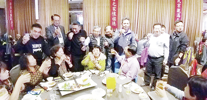 台灣李氏宗親總會召開祭祖懇親典禮，來自台、金的宗親齊聚一堂，祭拜李氏列祖列宗。縣長楊鎮浯讚揚這項年度宗親盛會展現追根溯源、尊宗敬祖的傳統美德。（李德毓提供）