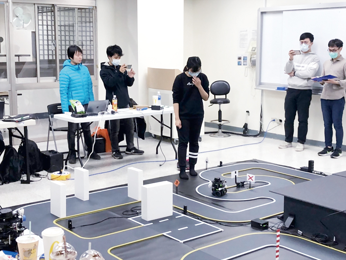 2020年亞洲機器人運動競技大賽(總決賽)競賽情形。(金大提供)