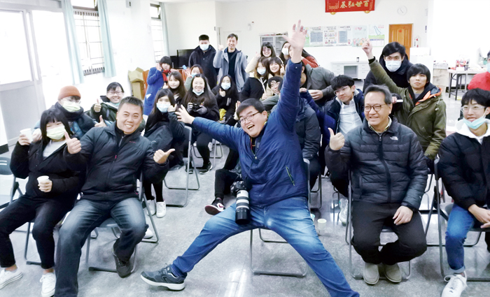 金門大學都市計畫與景觀學系師生，在林務所以及教育部高等教育深耕計畫支持下，日前辦理成果發表，學生展示實作成品，受到社區民眾的肯定。（陳麗妤攝）