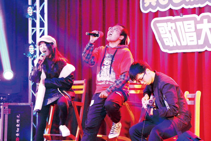 金門大學舉辦境外生歌唱大賽：參賽學生飆歌。（許加泰攝）