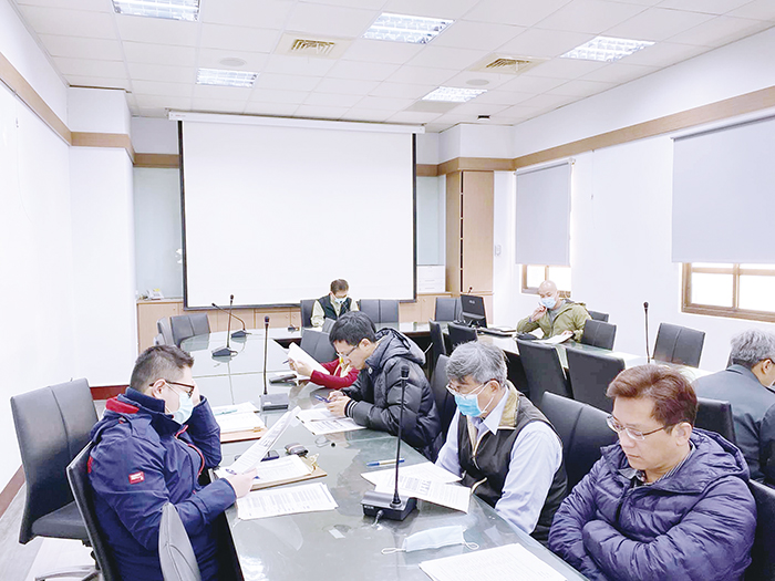 金門高中於休業式當天召開校園防疫會議，防杜疫情波及校園。（金門高中提供）