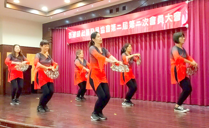 西浦頭社區發展協會舉行會員大會：西浦頭社區舞蹈社舞蹈演出。（許加泰攝）