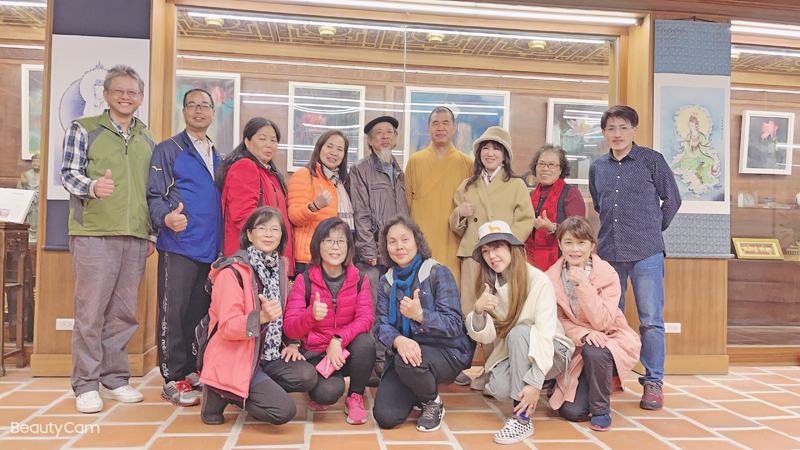 海印寺住持性海法師邀請縣籍藝術家吳鼎仁、王婷、林翠雲,即日起在「安心石室」舉行「佛緣藝術中西畫聯展」。(金門縣太武山海印寺弘法基金會提供)