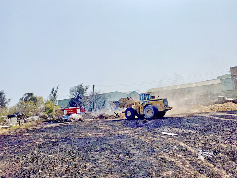 金湖地區上午發生火燒埔，燃燒面積約300平方公尺，消防隊半小時內撲滅。（金湖消防隊提供）