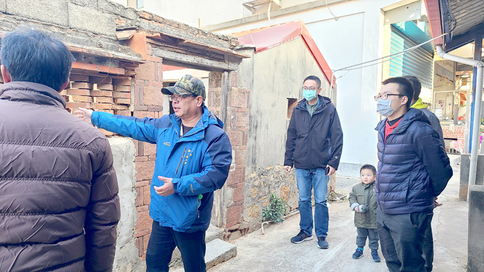 解說員導覽解說現況。（觀光處提供）