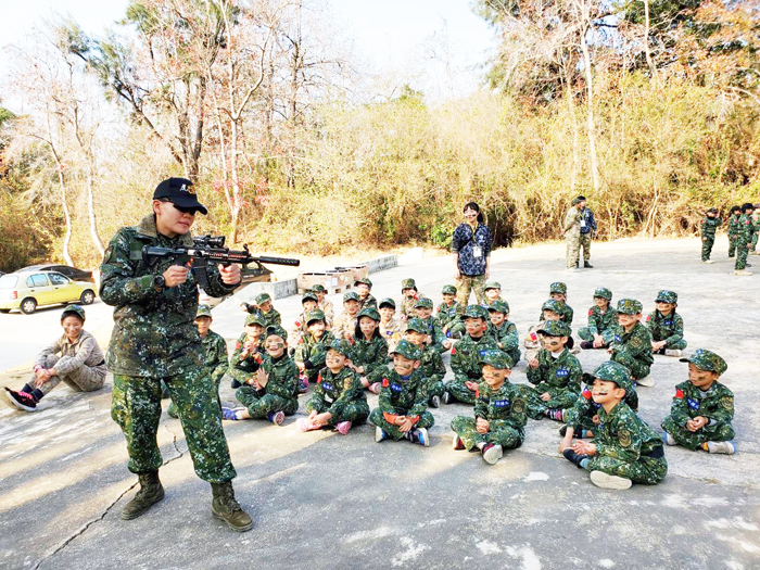 金戰寒假軍事體驗營，學員收穫滿滿。（金門軟式氣槍運動委員會提供）