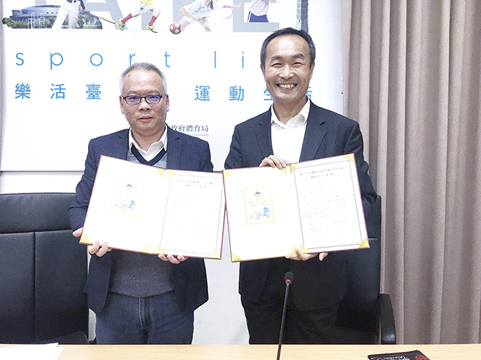 針對各鄉鎮及校園運動設施再造及興建，縣府教育處日前組團赴台取經，期藉由他山之石的觀摩和學習，汲取他縣市之經驗，為金門體育開創不同的視野。（縣府教育處提供）