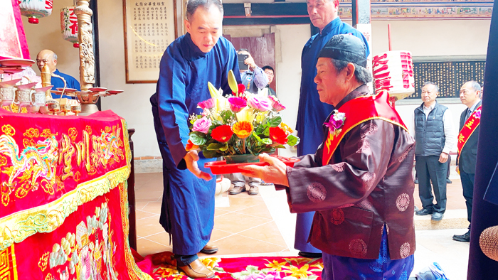 金門縣潁川堂陳氏宗親春季祭祖大典於昨隆重舉行，表達追本溯源、宏揚祖德的精神。（楊水詠攝）