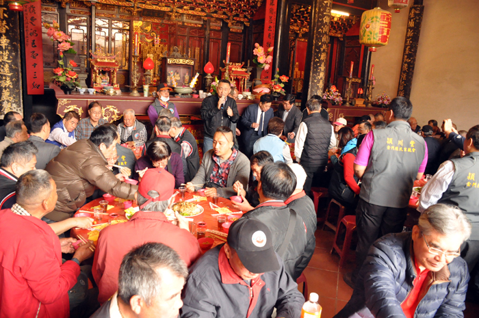 金門縣長楊鎮浯參加陳氏宗親新春聯誼餐會及致詞祝新年快樂。（楊水詠攝）