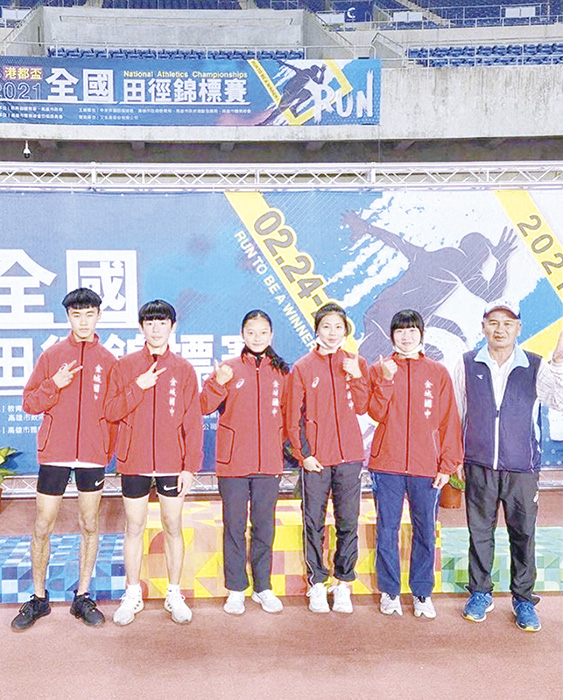 2021年高雄港都盃全國田徑錦標賽，金城國中田徑好手林玟，在國中女子組800公尺競賽榮獲全國第二名，一舉打破縣內國中女子組35年來保持的最高紀錄。（金城國中提供）