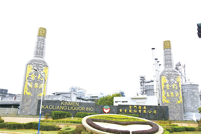 金酒公司宣布即日起適度反應成本調高部分酒品的售價。(李金鎗攝)