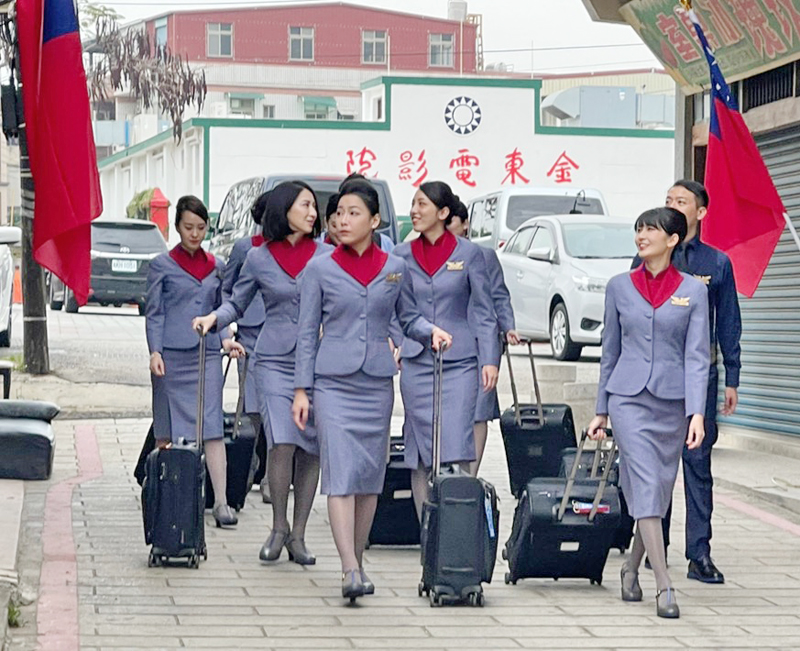 金門縣政府觀光處攜手旅遊業者首創百位空姐空少遊金門,將在透過抵金三天二夜自由行,走訪體驗不一樣的金門,並且分享金門旅遊攻略,藉以為地區旅遊創造更大的附加價值。(陳麗妤攝)
