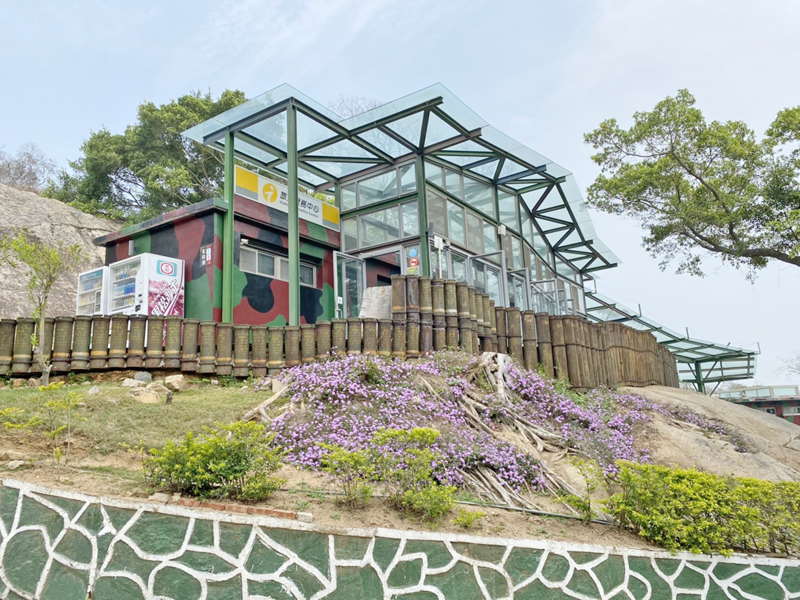 推動景點再活化,金門熱門景點「獅山砲陣地」旅服中心將試辦賣店標租。(縣府觀光處提供)